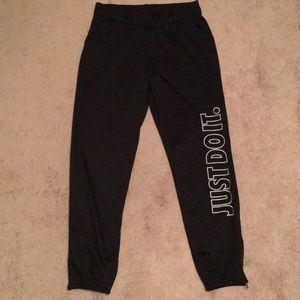 NWT Nike Therma sweatpants